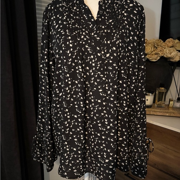 Kenneth Cole Black and White Floral Blouse - Picture 2 of 9